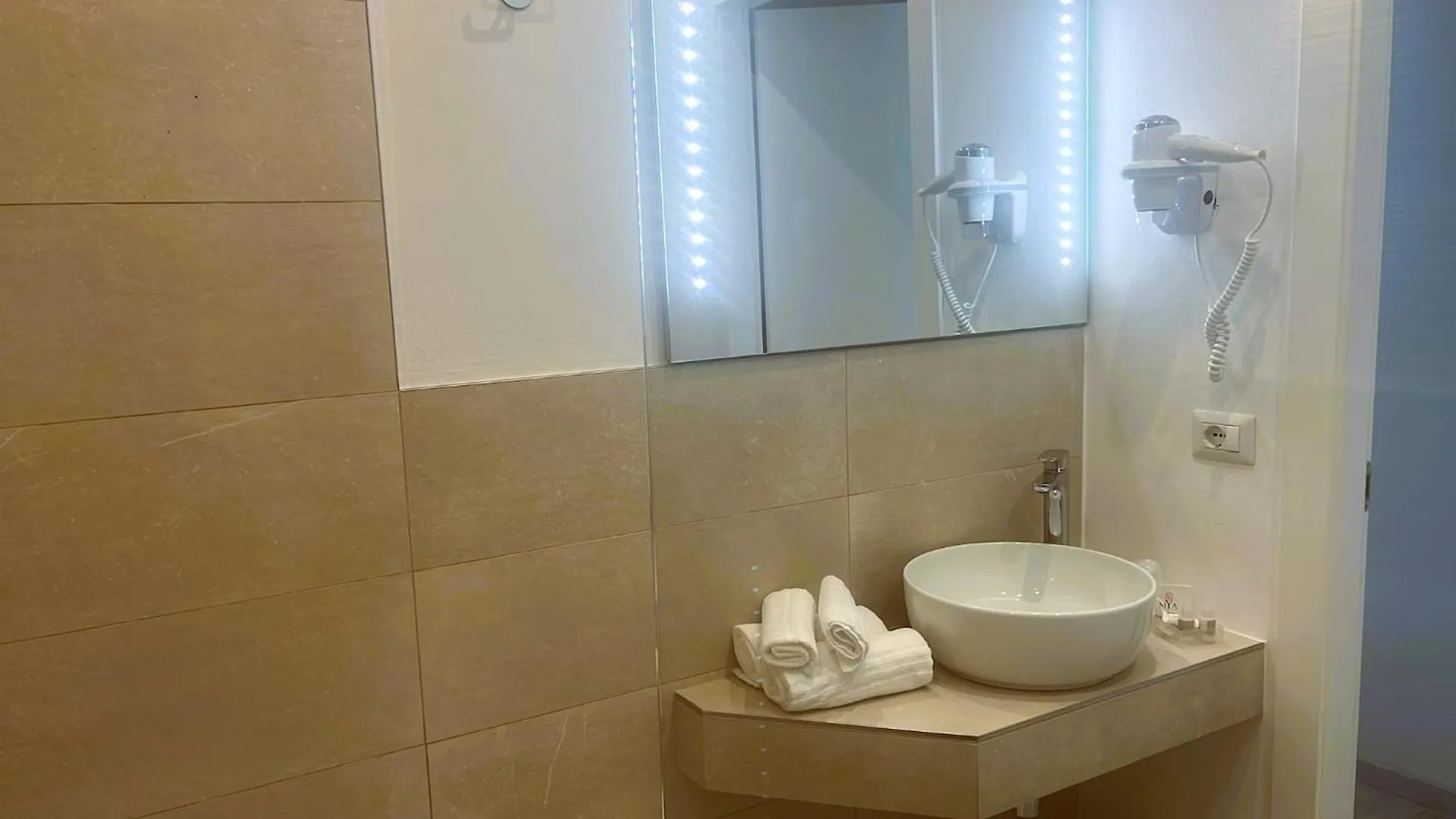 Hotel Biancamano Rimini